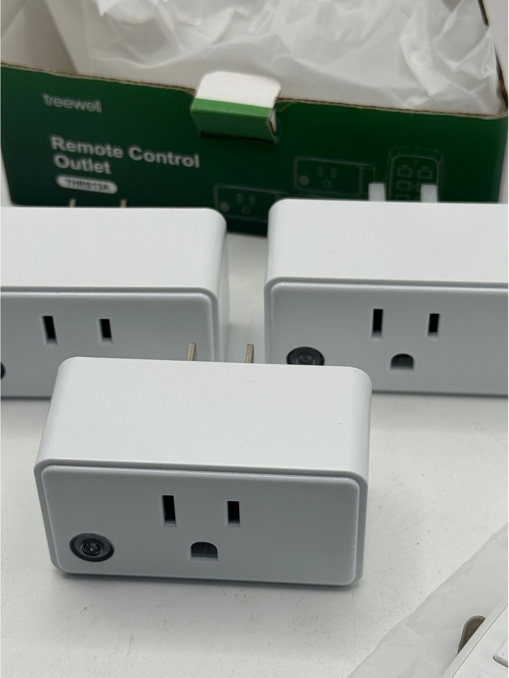 Treewell Remote Control Outlet Set with Keychain Remote - Picture 4 of 4